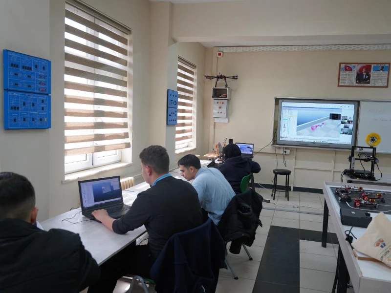 Robots and Cobots Training Goes Live