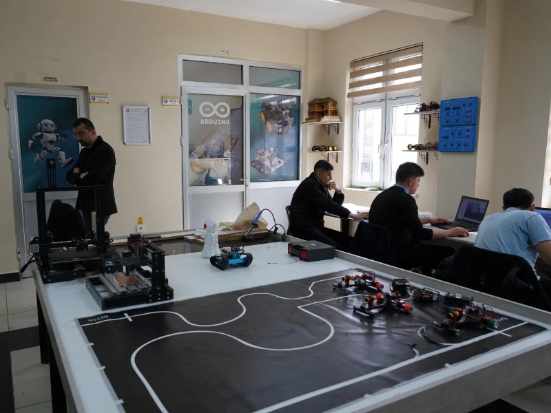 Robots and Cobots Training Goes Live