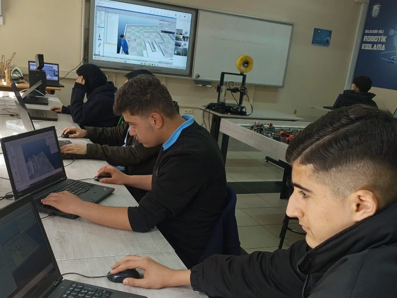 Robots and Cobots Training Goes Live