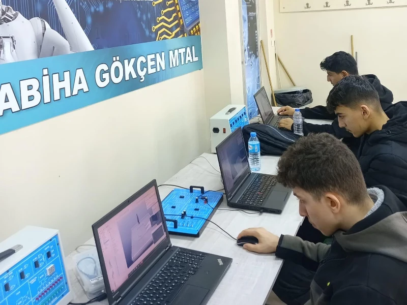 Robots and Cobots Training Goes Live