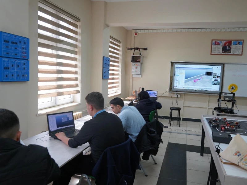 Robots and Cobots Training Goes Live