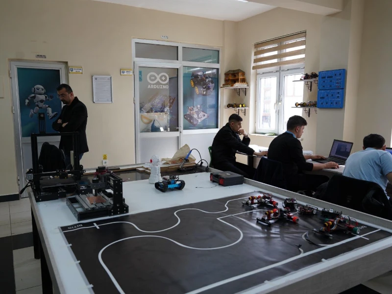 Robots and Cobots Training Goes Live