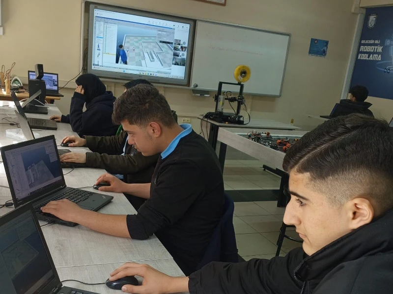 Robots and Cobots Training Goes Live