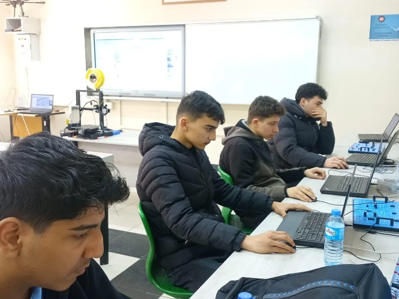 Robots and Cobots Training Goes Live
