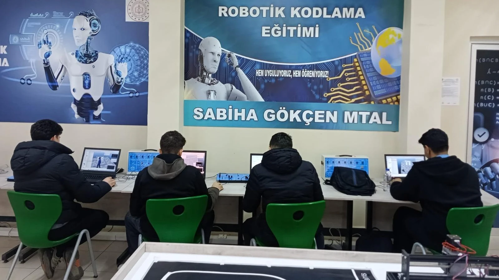 Robots and Cobots Training Goes Live